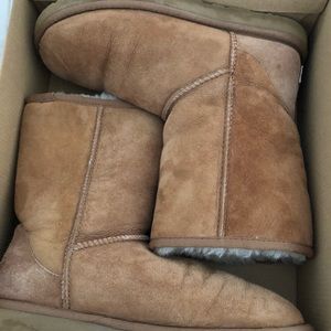 CLASSIC SHORT TAN UGG BOOTS